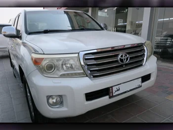Toyota  Land Cruiser  VXR  2014  Automatic  278,000 Km  8 Cylinder  Four Wheel Drive (4WD)  SUV  White  With Warranty