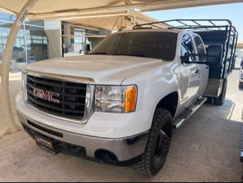 GMC  Sierra  3500 HD  2009  Automatic  37,000 Km  8 Cylinder  Four Wheel Drive (4WD)  Pick Up  White  With Warranty