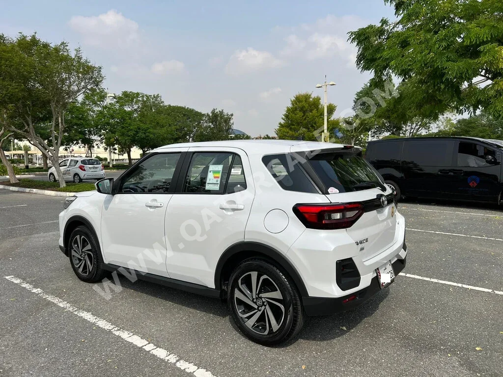 Toyota  Raize  SUV 4x4  White  2024