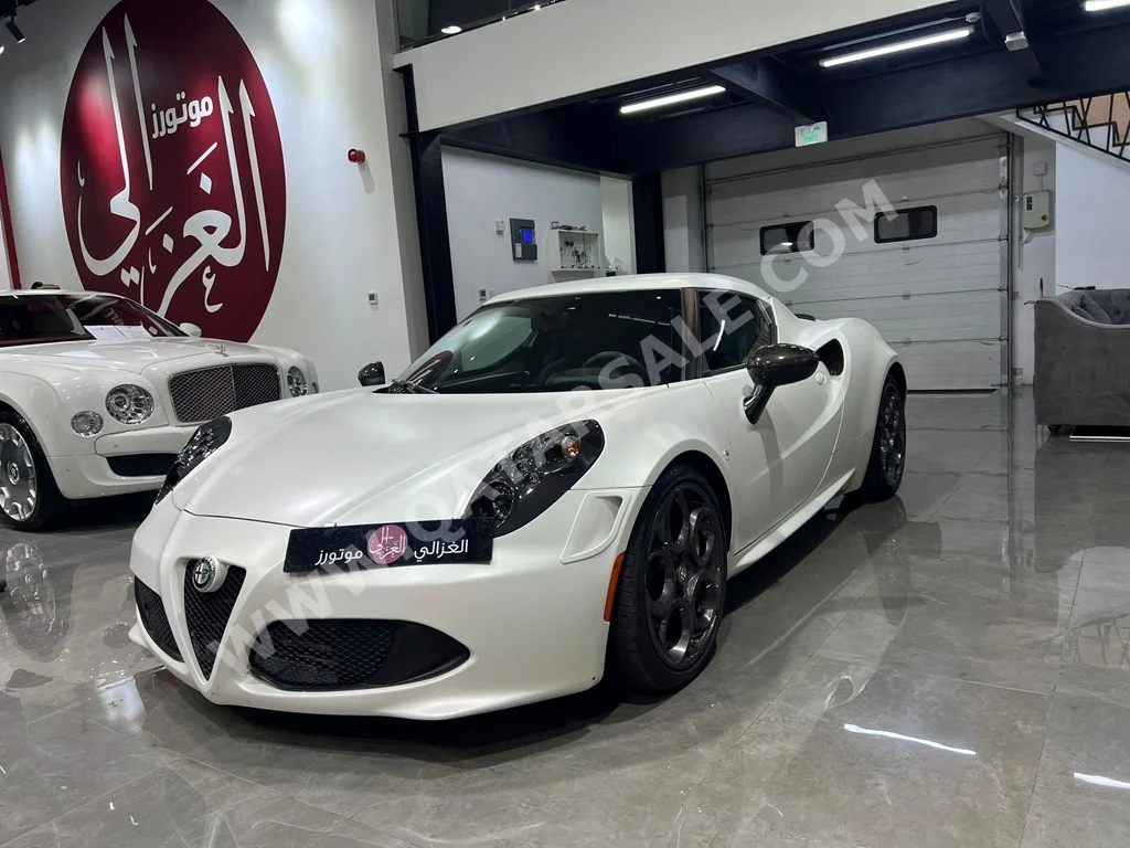 Alfa Romeo  4 C  2015  Automatic  5,000 Km  4 Cylinder  Rear Wheel Drive (RWD)  Coupe / Sport  White  With Warranty