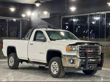 GMC  Sierra  2500 HD  2018  Automatic  154,000 Km  8 Cylinder  Four Wheel Drive (4WD)  Pick Up  White