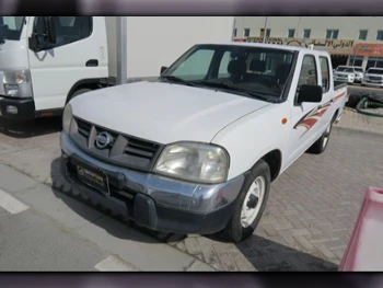 Nissan  Pickup  2015  Manual  225,000 Km  4 Cylinder  Front Wheel Drive (FWD)  Pick Up  White