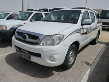 Toyota  Hilux  2010  Automatic  229,000 Km  4 Cylinder  Front Wheel Drive (FWD)  Pick Up  White
