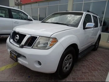 Nissan  Pathfinder  2012  Automatic  300,000 Km  6 Cylinder  Four Wheel Drive (4WD)  SUV  White