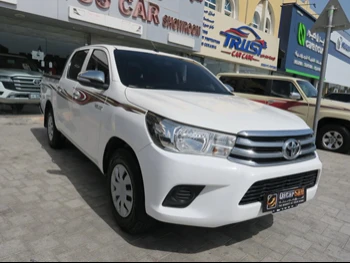 Toyota  Hilux  2016  Manual  100,000 Km  4 Cylinder  Four Wheel Drive (4WD)  Pick Up  White