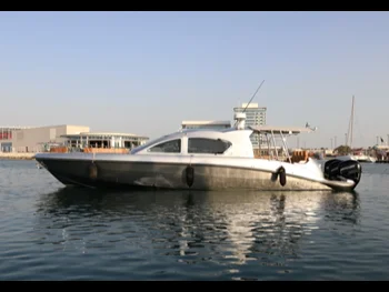 قوارب صيد وشراعية - حالول  - الامارات  - 2020  - رمادي + ابيض