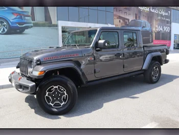 Jeep  Gladiator  Sand Runner  2021  Automatic  21,000 Km  6 Cylinder  Four Wheel Drive (4WD)  Pick Up  Gray  With Warranty