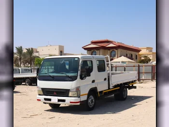 Mitsubishi  Fuso Canter  2015  Manual  230,000 Km  4 Cylinder  Rear Wheel Drive (RWD)  Pick Up  White  With Warranty