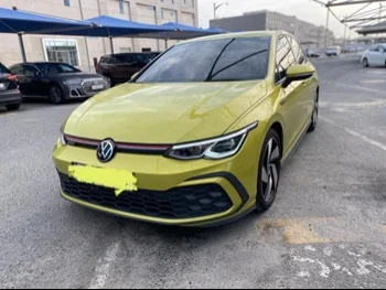 Volkswagen  Golf  2x4  Yellow  2023