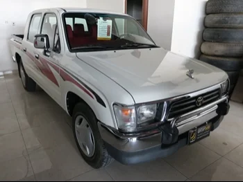 Toyota  Hilux  2001  Manual  71,964 Km  4 Cylinder  Front Wheel Drive (FWD)  Pick Up  White