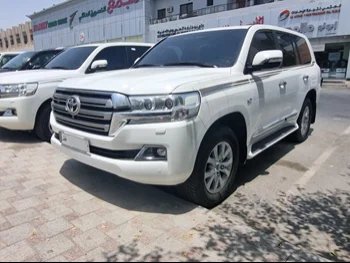 Toyota  Land Cruiser  VXR  2020  Automatic  121,000 Km  8 Cylinder  Four Wheel Drive (4WD)  SUV  White  With Warranty