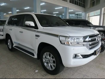 Toyota  Land Cruiser  VXR  2021  Automatic  23,000 Km  8 Cylinder  Four Wheel Drive (4WD)  SUV  White  With Warranty