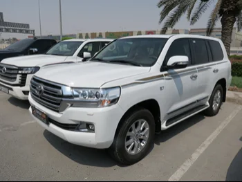 Toyota  Land Cruiser  VXR  2018  Automatic  178,000 Km  8 Cylinder  Four Wheel Drive (4WD)  SUV  White  With Warranty