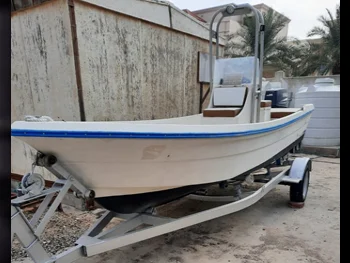قوارب صيد وشراعية - قطر  - أبيض