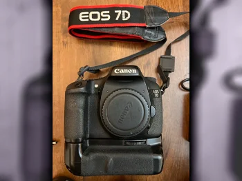 Digital Cameras - Canon  - Black  - Memory Card Included