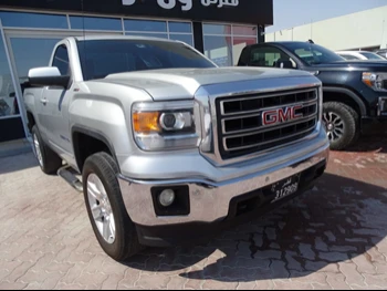 GMC  Sierra  SLE  2014  Automatic  186,000 Km  8 Cylinder  Four Wheel Drive (4WD)  Pick Up  Silver