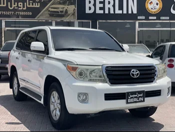Toyota  Land Cruiser  GXR  2013  Automatic  325,000 Km  6 Cylinder  Four Wheel Drive (4WD)  SUV  White  With Warranty