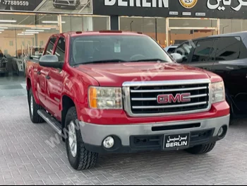 GMC  Sierra  SLE  2013  Automatic  221,000 Km  8 Cylinder  Four Wheel Drive (4WD)  Pick Up  Red