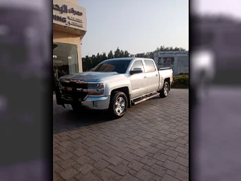Chevrolet  Silverado  2016  Automatic  220,000 Km  8 Cylinder  Four Wheel Drive (4WD)  Pick Up  Silver  With Warranty