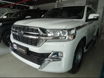 Toyota  Land Cruiser  VXR  2019  Automatic  142,000 Km  8 Cylinder  Four Wheel Drive (4WD)  SUV  White  With Warranty