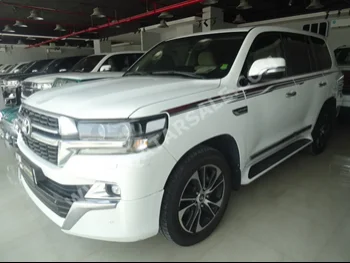 Toyota  Land Cruiser  GXR- Grand Touring  2021  Automatic  115,000 Km  6 Cylinder  Four Wheel Drive (4WD)  SUV  White  With Warranty