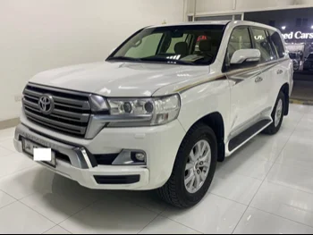 Toyota  Land Cruiser  GXR  2018  Automatic  142,000 Km  8 Cylinder  Four Wheel Drive (4WD)  SUV  White  With Warranty