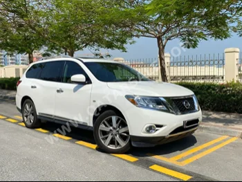Nissan  Pathfinder  2014  Automatic  127,000 Km  6 Cylinder  Four Wheel Drive (4WD)  SUV  White  With Warranty