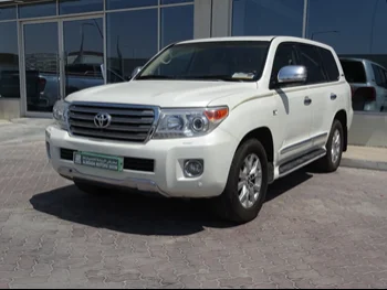 Toyota  Land Cruiser  VXR  2015  Automatic  298,000 Km  8 Cylinder  Four Wheel Drive (4WD)  SUV  White  With Warranty