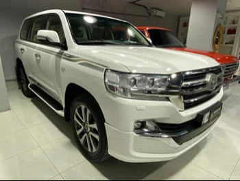 Toyota  Land Cruiser  VXR  2019  Automatic  98,000 Km  8 Cylinder  Four Wheel Drive (4WD)  SUV  White  With Warranty