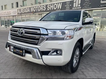 Toyota  Land Cruiser  GXR  2017  Automatic  237,000 Km  8 Cylinder  Four Wheel Drive (4WD)  SUV  White  With Warranty