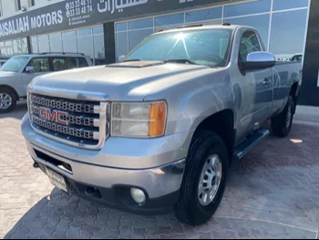 GMC  Sierra  2500 HD  2011  Automatic  264,000 Km  8 Cylinder  Four Wheel Drive (4WD)  Pick Up  Silver