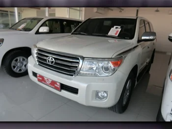Toyota  Land Cruiser  GXR  2014  Automatic  136,000 Km  8 Cylinder  Four Wheel Drive (4WD)  SUV  White