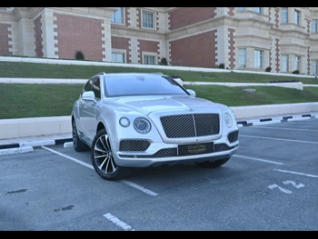 Bentley  Bentayga  2017  Automatic  52,000 Km  12 Cylinder  Four Wheel Drive (4WD)  SUV  Silver  With Warranty