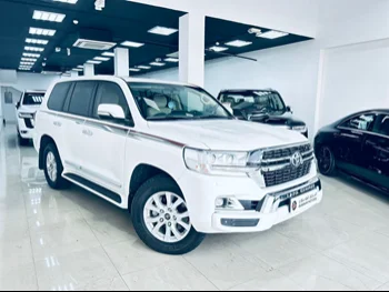 Toyota  Land Cruiser  GXR  2021  Automatic  112,000 Km  8 Cylinder  Four Wheel Drive (4WD)  SUV  White  With Warranty