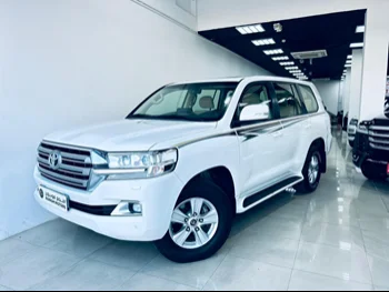 Toyota  Land Cruiser  GXR  2018  Automatic  237,000 Km  8 Cylinder  Four Wheel Drive (4WD)  SUV  White  With Warranty