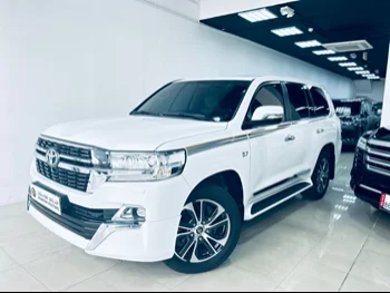 Toyota  Land Cruiser  VXR  2016  Automatic  157,000 Km  8 Cylinder  Four Wheel Drive (4WD)  SUV  White  With Warranty