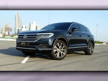 Volkswagen  Touareg  Highline plus  2020  Automatic  28,000 Km  6 Cylinder  All Wheel Drive (AWD)  SUV  Blue  With Warranty