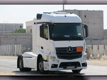 Truck Mercedes  Actross - Color White  2015