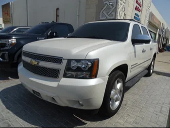 Chevrolet  Avalanche  2011  Automatic  175,000 Km  8 Cylinder  Four Wheel Drive (4WD)  Pick Up  White  With Warranty