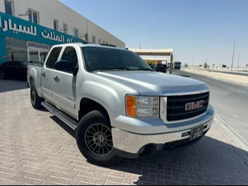 GMC  Sierra  1500  2013  Automatic  252,000 Km  8 Cylinder  Four Wheel Drive (4WD)  Pick Up  Silver  With Warranty