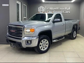 GMC  Sierra  2500 HD  2015  Automatic  182,000 Km  8 Cylinder  Four Wheel Drive (4WD)  Pick Up  Silver