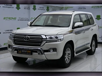 Toyota  Land Cruiser  GXR  2016  Automatic  186,000 Km  8 Cylinder  Four Wheel Drive (4WD)  SUV  Pearl