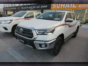 Toyota  Hilux  2023  Automatic  11,000 Km  4 Cylinder  Four Wheel Drive (4WD)  Pick Up  White  With Warranty