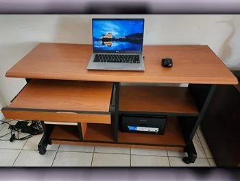 المكاتب ومكاتب الحاسوب - مكتب كمبيوتر  - اللون البيج