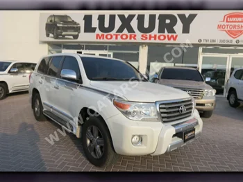Toyota  Land Cruiser  GXR  2015  Automatic  282,000 Km  8 Cylinder  Four Wheel Drive (4WD)  SUV  White  With Warranty
