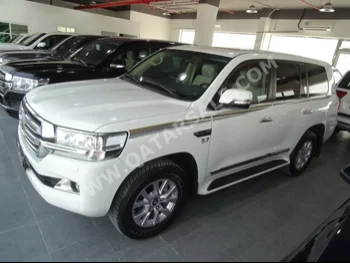 Toyota  Land Cruiser  VXR  2021  Automatic  19,000 Km  8 Cylinder  Four Wheel Drive (4WD)  SUV  White  With Warranty