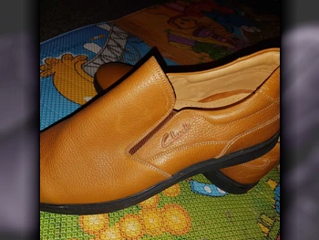 أحذية جلد اصلي  متعدد الألوان مقاس 47  رجالي