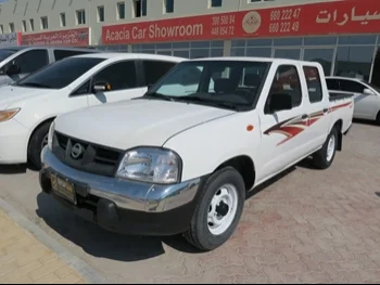 Nissan  Pickup  2015  Manual  220,000 Km  4 Cylinder  Front Wheel Drive (FWD)  Pick Up  White