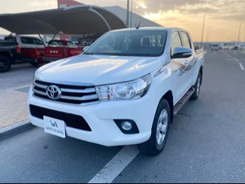 Toyota  Hilux  2017  Manual  65,000 Km  4 Cylinder  Four Wheel Drive (4WD)  Pick Up  White