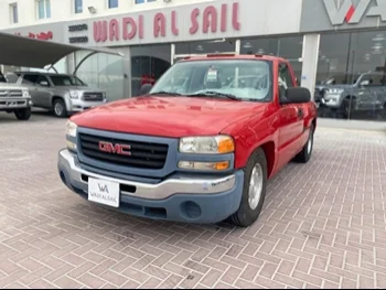 GMC  Sierra  2006  Automatic  231,000 Km  8 Cylinder  Four Wheel Drive (4WD)  Pick Up  Red